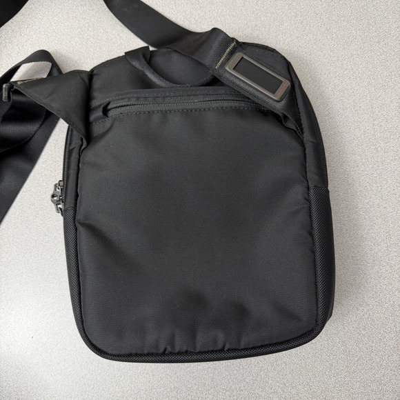 Briggs & Riley HTA Crossbody Bag Black RFID Travel Zip Pockets Lightweight - Picture 6 of 16